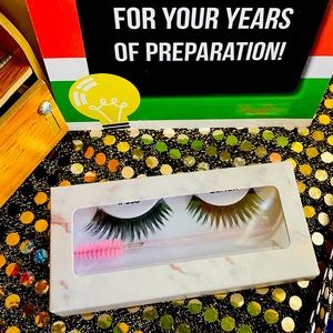 Queen Lashes! Free pink glitter wand with purchase